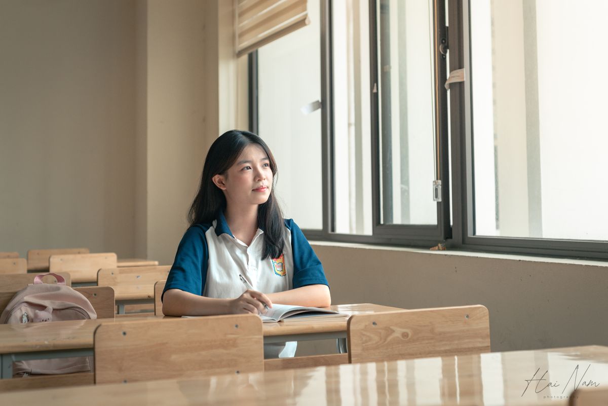 拔萃女書院 — 香港女子中學，學生於課室內溫習與思考的個人化學習場景